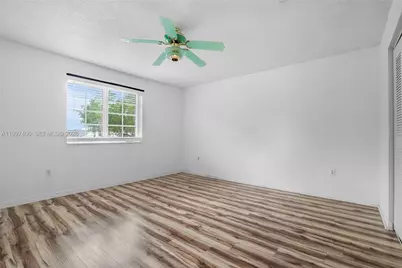 8724 NW 189th Ter, Hialeah, FL 33018 - Photo 17