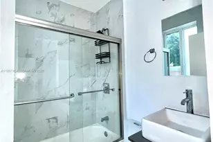 1036 SW 5th St, Miami, FL 33130 - Photo 15