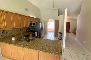 19011 NW 79th Ct, Hialeah, FL 33015 - Photo 9
