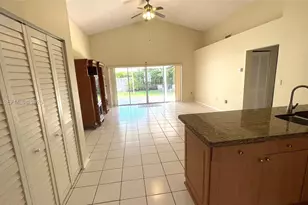 19011 NW 79th Ct, Hialeah, FL 33015 - Photo 7