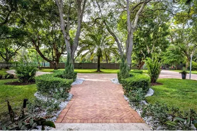 7405 SW 79th Ct, Miami, FL 33143 - Photo 15