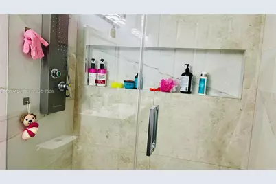 18901 NW 77th Ct, Hialeah, FL 33015 - Photo 11