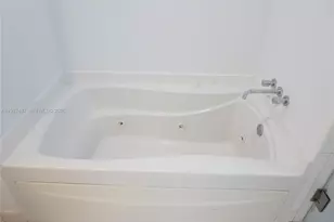 500 Brickell Ave, Miami, FL 33131 - Photo 17