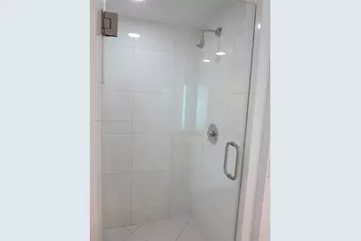 500 Brickell Ave #3006, Miami, FL 33131 - Photo 19