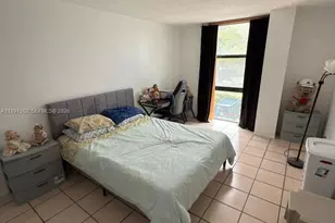 1825 W 44th Pl, Hialeah, FL 33012 - Photo 5