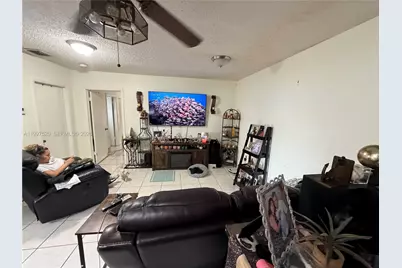 671 NE 1st Pl, Hialeah, FL 33010 - Photo 11