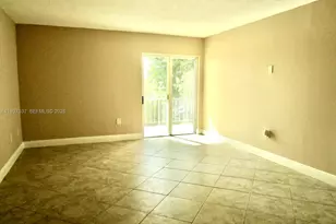 9375 Fontainebleau Blvd, Miami, FL 33172 - Photo 17
