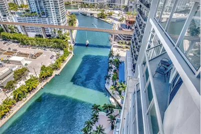 185 SW 7th St #2303, Miami, FL 33130 - Photo 9