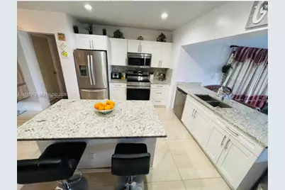 721 SW 69th Ave, Pembroke Pines, FL 33023 - Photo 1