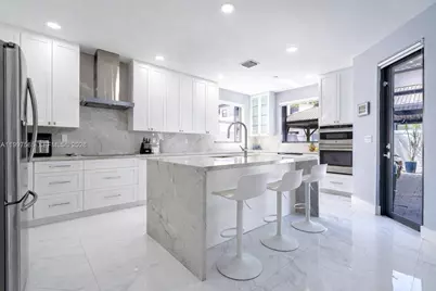 3521 W 92nd Pl, Hialeah, FL 33018 - Photo 3