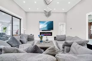 621 E Tropical Way, Plantation, FL 33317 - Photo 7