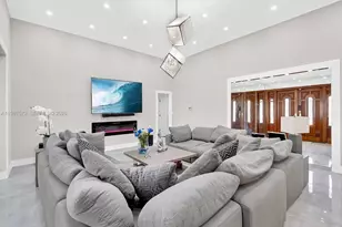 621 E Tropical Way, Plantation, FL 33317 - Photo 5