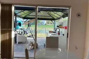 1612 SE 30th St, Homestead, FL 33035 - Photo 7