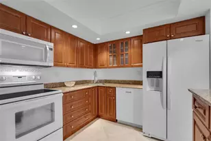 2333 Brickell Ave, Miami, FL 33129 - Photo 15