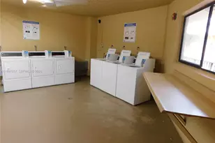 8065 SW 107th Ave, Miami, FL 33173 - Photo 17