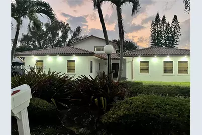 19740 W Saint Andrews Dr, Hialeah, FL 33015 - Photo 1