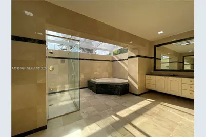 19740 W Saint Andrews Dr, Hialeah, FL 33015 - Photo 9