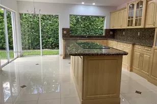 19740 W St Andrews Dr, Hialeah, FL 33015 - Photo 21