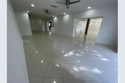 19740 W Saint Andrews Dr, Hialeah, FL 33015 - Photo 25