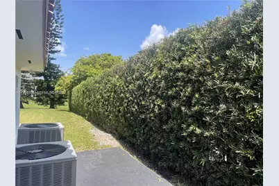 19740 W Saint Andrews Dr, Hialeah, FL 33015 - Photo 33