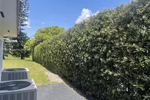 19740 W St Andrews Dr, Hialeah, FL 33015 - Photo 33