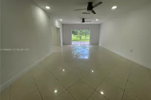 19740 W St Andrews Dr, Hialeah, FL 33015 - Photo 23