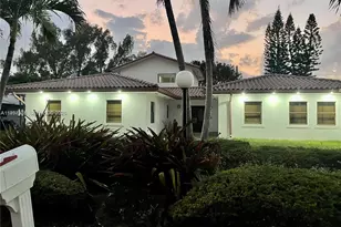 19740 W St Andrews Dr, Hialeah, FL 33015 - Photo 3