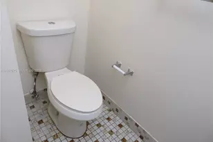 8005 SW 107th Ave, Miami, FL 33173 - Photo 9