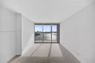 7601 E Treasure Dr, North Bay Village, FL 33141 - Photo 39