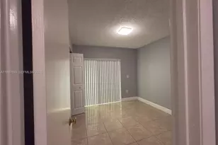 2630 W 76th St, Hialeah, FL 33016 - Photo 23