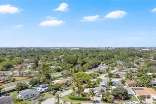 1089 NE 110th St, Miami, FL 33161 - Photo 3