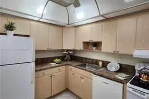 8415 SW 107th Ave, Miami, FL 33173 - Photo 9