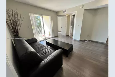 637 SW 3rd St #306, Miami, FL 33130 - Photo 3