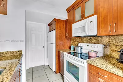 7130 Fairway Dr #L26, Miami Lakes, FL 33014 - Photo 13