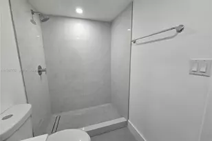 4550 NW 9th St, Miami, FL 33126 - Photo 11