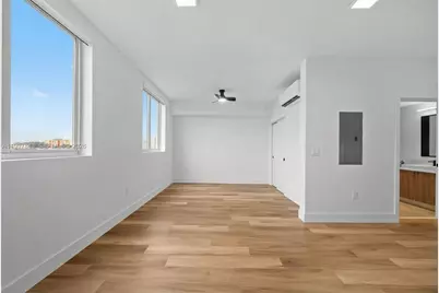 650 SW 1st St #304, Miami, FL 33130 - Photo 5