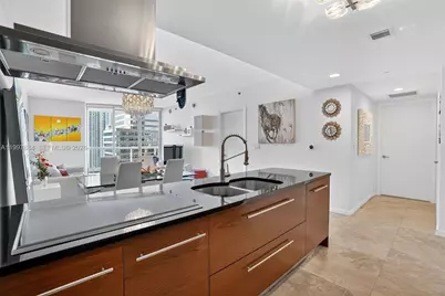 495 SE Brickell Ave #2807, Miami, FL 33131 - Photo 5