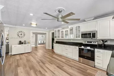 1652 NE 39th St, Oakland Park, FL 33334 - Photo 11