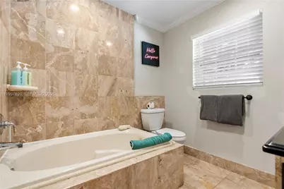 1652 NE 39th St, Oakland Park, FL 33334 - Photo 27