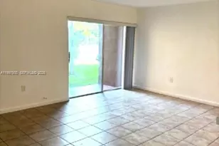 9493 SW 76th St, Miami, FL 33173 - Photo 15