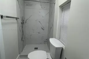 135 E 37th St, Hialeah, FL 33013 - Photo 9