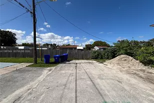 3180 SW 26th St, Miami, FL 33133 - Photo 11