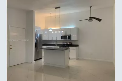 907 NE 199th St #204, Miami, FL 33179 - Photo 5