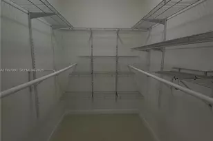 907 NE 199th St, Miami, FL 33179 - Photo 19