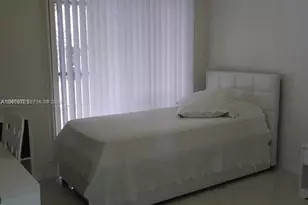 907 NE 199th St, Miami, FL 33179 - Photo 25