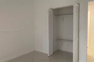 907 NE 199th St, Miami, FL 33179 - Photo 11