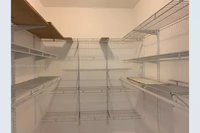 907 NE 199th St #204, Miami, FL 33179 - Photo 9