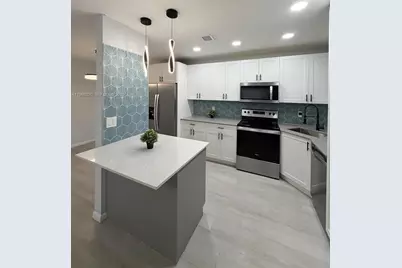 2041 NW 81st Avenue #426, Pembroke Pines, FL 33024 - Photo 1