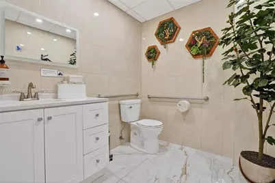 Beauty Salon For Sale in Hialeah, Hialeah, FL 33015 - Photo 11