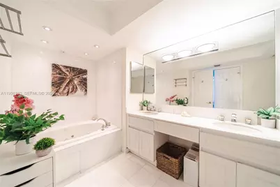 6301 Collins Ave #2802, Miami Beach, FL 33141 - Photo 11